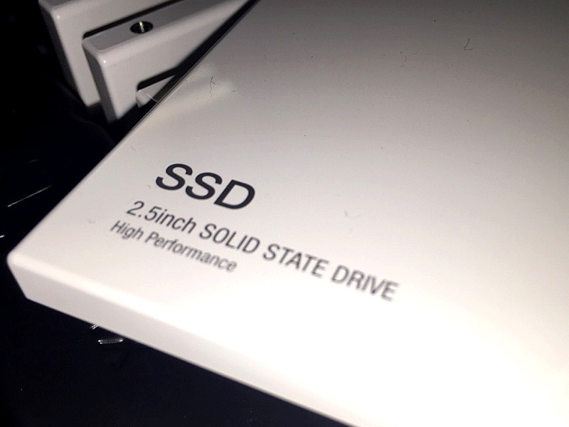 MLC NAND採用2.5インチ128GB SSDが店舗限定特価3970円で販売中 MLC NAND採用2.5インチ128GB SSDが店舗限定特価3970円で販売中