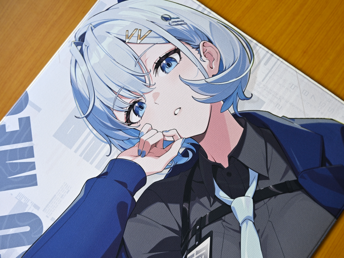 キャラクターが大きくデザインされたバランスタイプのゲーミングマウス