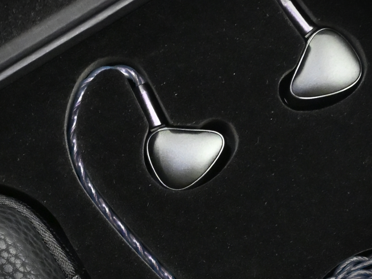 4種類のドライバーを搭載したイヤホンに改良版「Lucid 2 IEM by