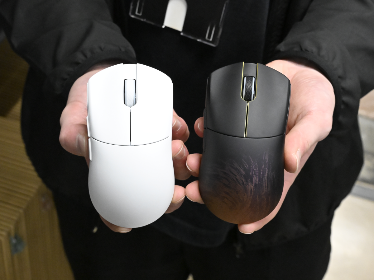 液晶搭載のネコ型ドングルを備えたマグネシウム合金製ゲーミングマウス