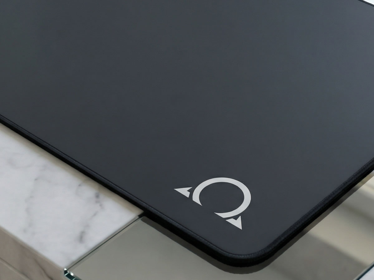 ERRENNIRから、まるでガラスのような高い滑走速度が特徴の布製マウス