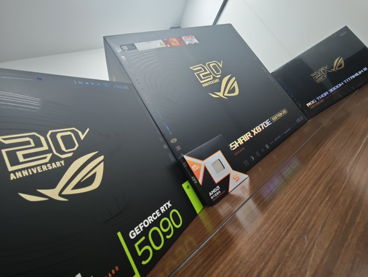 ASUS ROG設立20周年を記念したRTX 5090 搭載グラフィックスカード ASUS ROG設立20周年を記念したRTX 5090 搭載グラフィックスカード